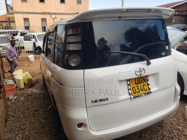 Toyota Sienta 2007 Gray