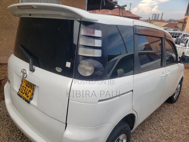 Toyota Sienta 2007 Gray