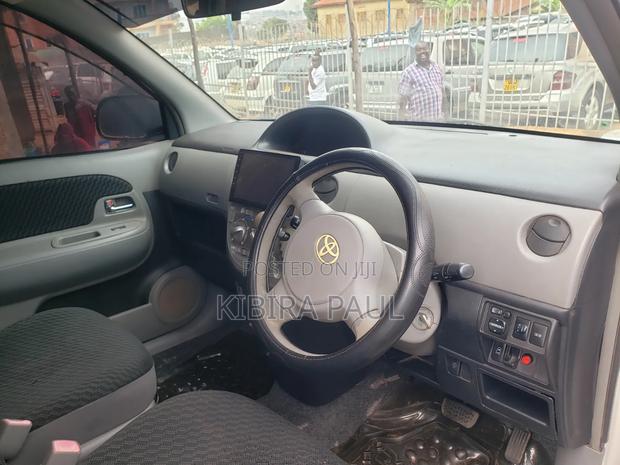 Toyota Sienta 2007 Gray
