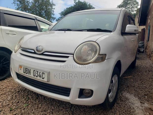 Toyota Sienta 2007 Gray