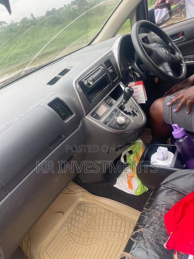 Toyota Wish 2007 Silver