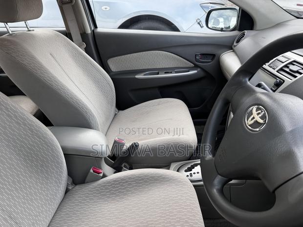 Toyota Belta 2006 Silver