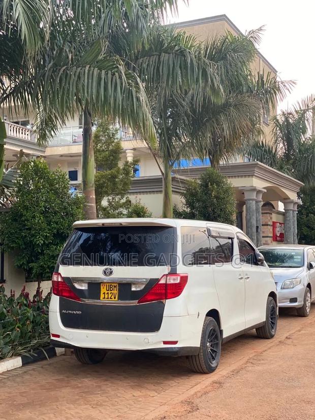 Toyota Alphard 2.4 Petrol AWD 2013 White