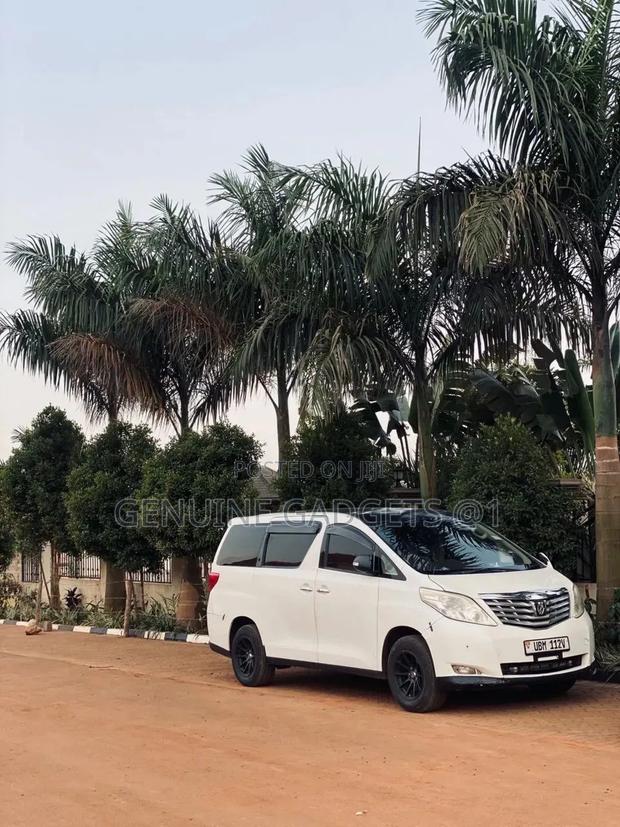 Toyota Alphard 2.4 Petrol AWD 2013 White