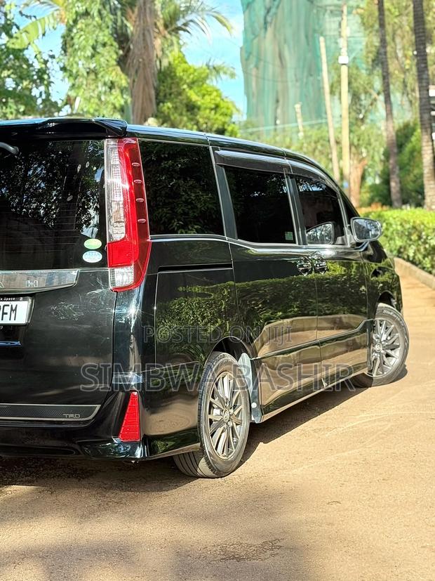 Toyota Noah 2013 Black