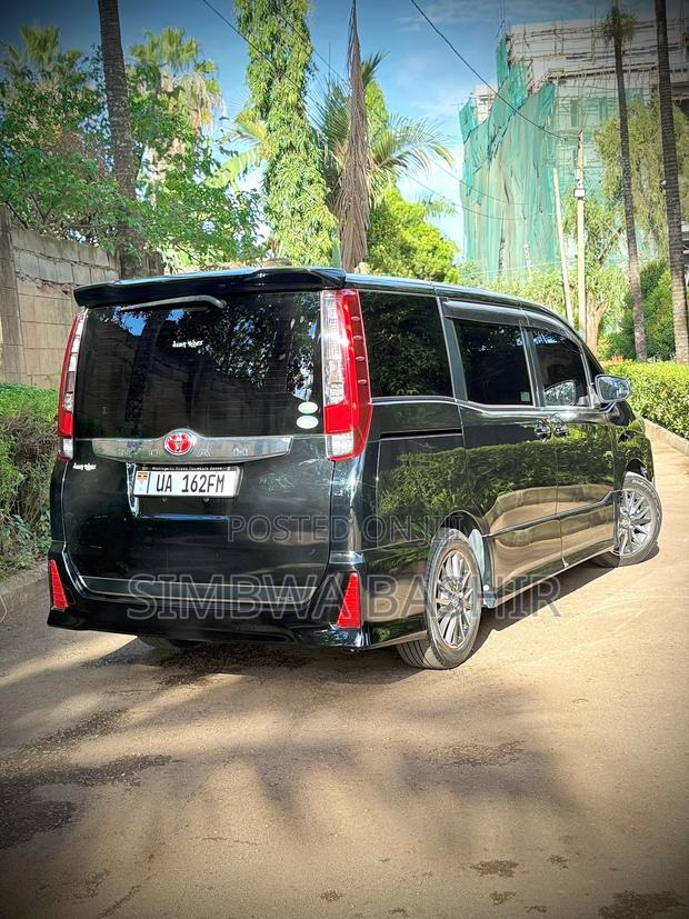 Toyota Noah 2013 Black