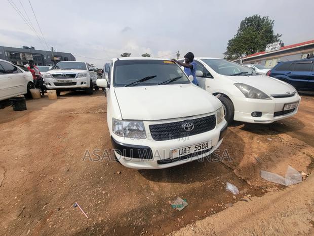 Toyota Probox 2004 White