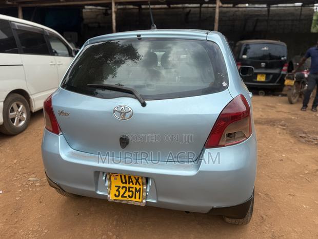 Toyota Vitz 2005 Blue