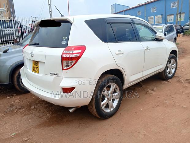 Toyota RAV4 2010 White