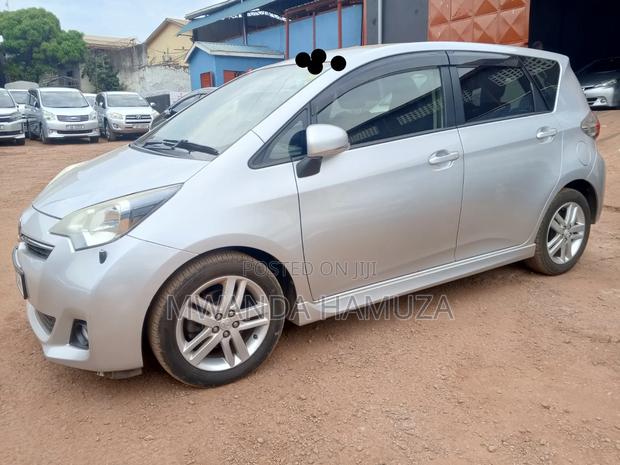 Toyota Ractis 2011 Silver
