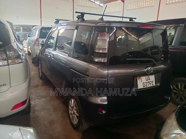 Toyota Sienta 2009 Gray