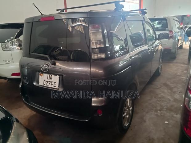 Toyota Sienta 2009 Gray