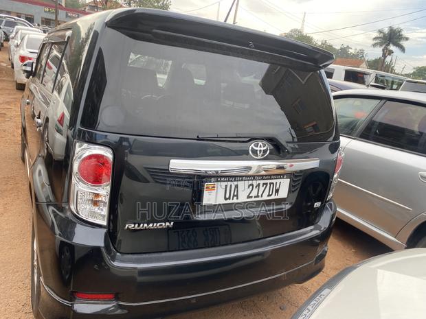 Toyota Corolla Rumion 2012 Black