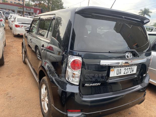 Toyota Corolla Rumion 2012 Black