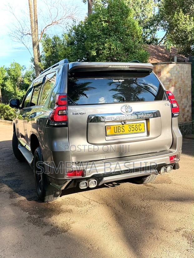 Toyota Land Cruiser Prado 2018 Gray