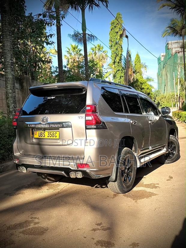 Toyota Land Cruiser Prado 2018 Gray
