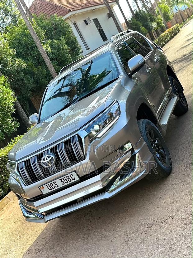 Toyota Land Cruiser Prado 2018 Gray