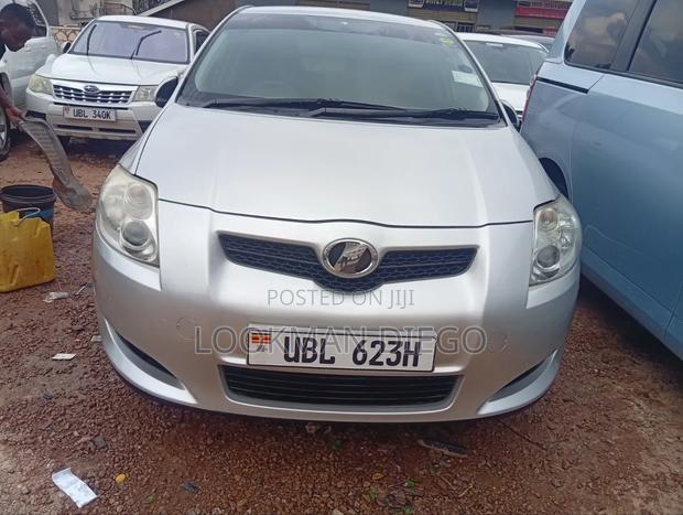 Toyota Auris 2010 Gold