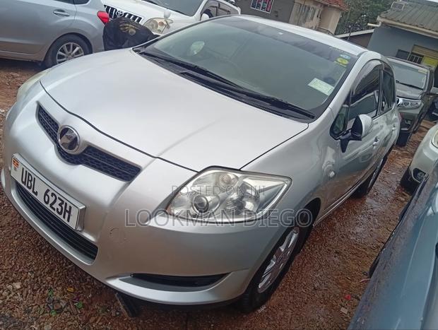 Toyota Auris 2010 Gold
