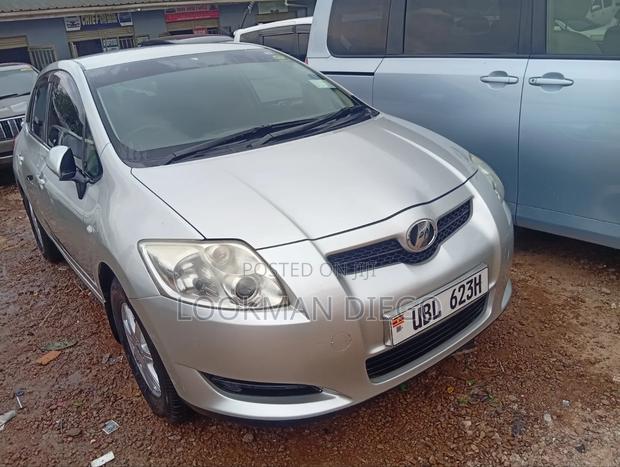 Toyota Auris 2010 Gold