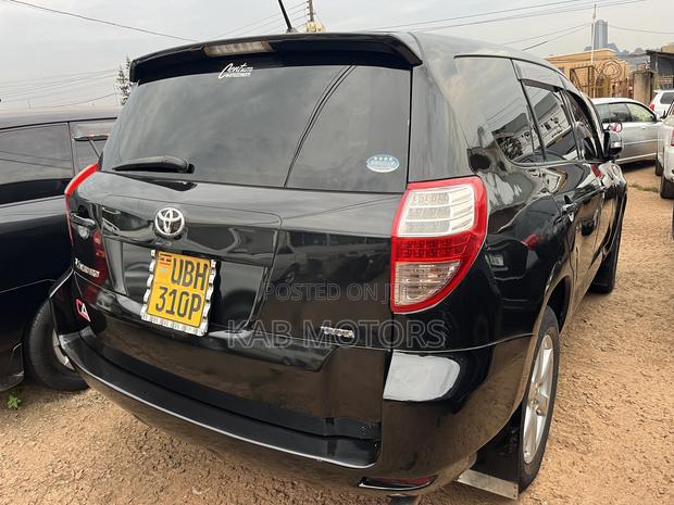 Toyota Vanguard 2010 Black