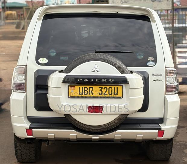 Mitsubishi Pajero V80 3.0 VR-I 2013 White