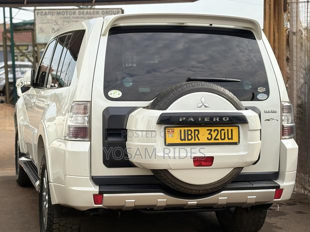 Mitsubishi Pajero V80 3.0 VR-I 2013 White