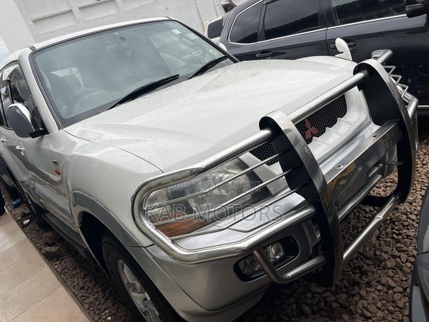 Mitsubishi Pajero 2004 White