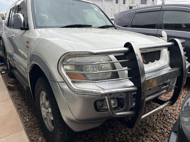 Mitsubishi Pajero 2004 White