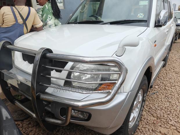 Mitsubishi Pajero 2004 White