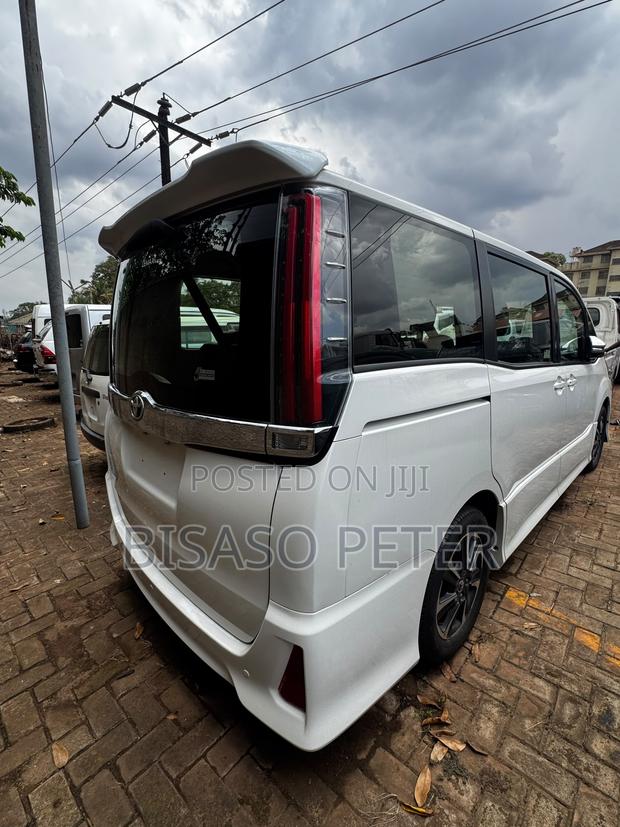 Toyota Noah 2017 White