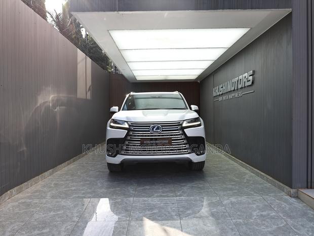 Lexus LX 500d 2022 White