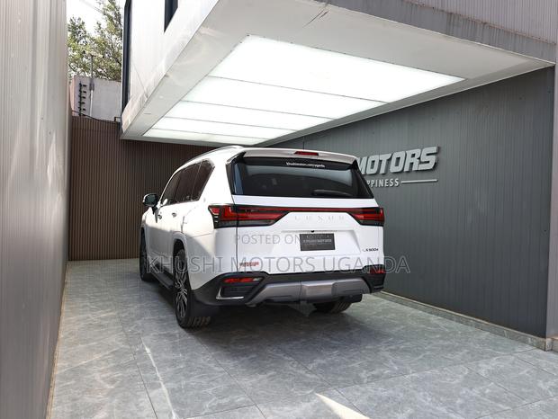 Lexus LX 500d 2022 White