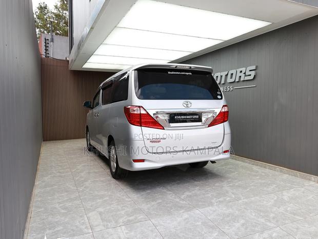 Toyota Alphard 2.4 Petrol FWD 2010 Silver