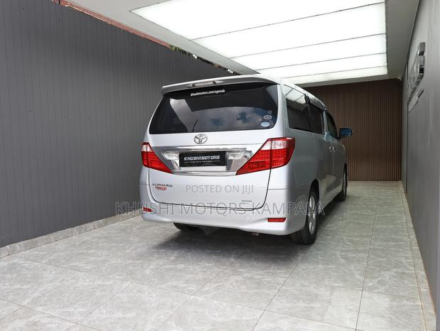 Toyota Alphard 2.4 Petrol FWD 2010 Silver