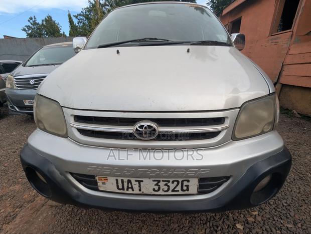 Toyota Noah 2001 Silver