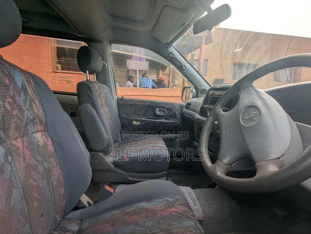 Toyota Noah 2001 Silver