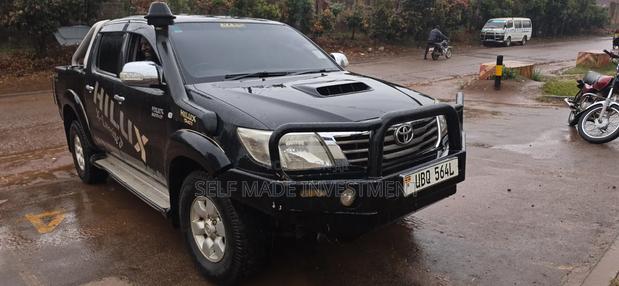 Toyota Hilux 2012 Black