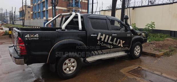 Toyota Hilux 2012 Black