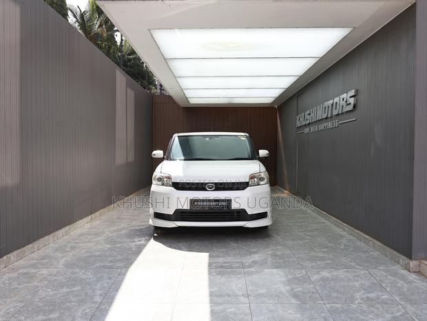 Toyota Corolla Rumion Hatchback 1.5 FWD 2012 White