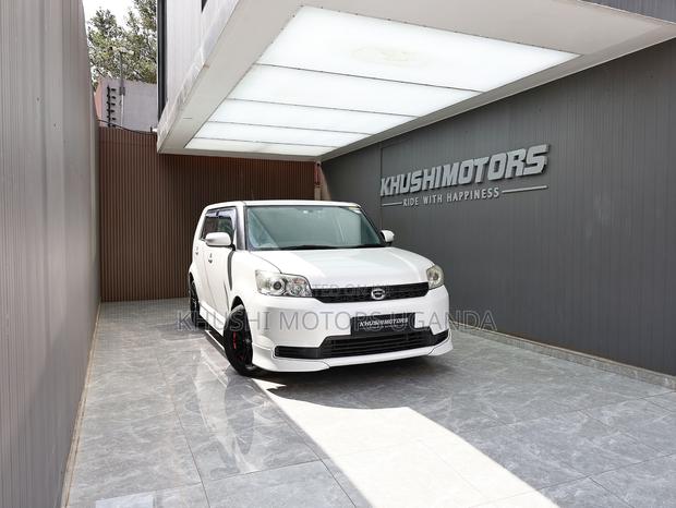 Toyota Corolla Rumion Hatchback 1.5 FWD 2012 White