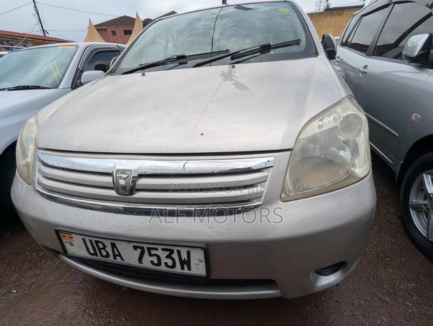 Toyota Raum 2005 Silver