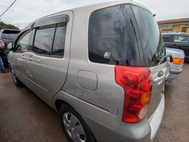 Toyota Raum 2005 Silver