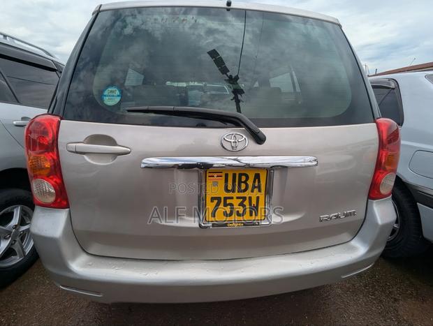 Toyota Raum 2005 Silver