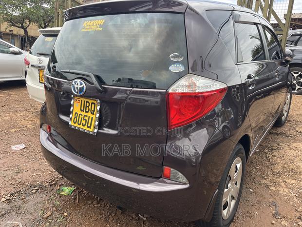 Toyota Ractis 1.5 AWD 2012