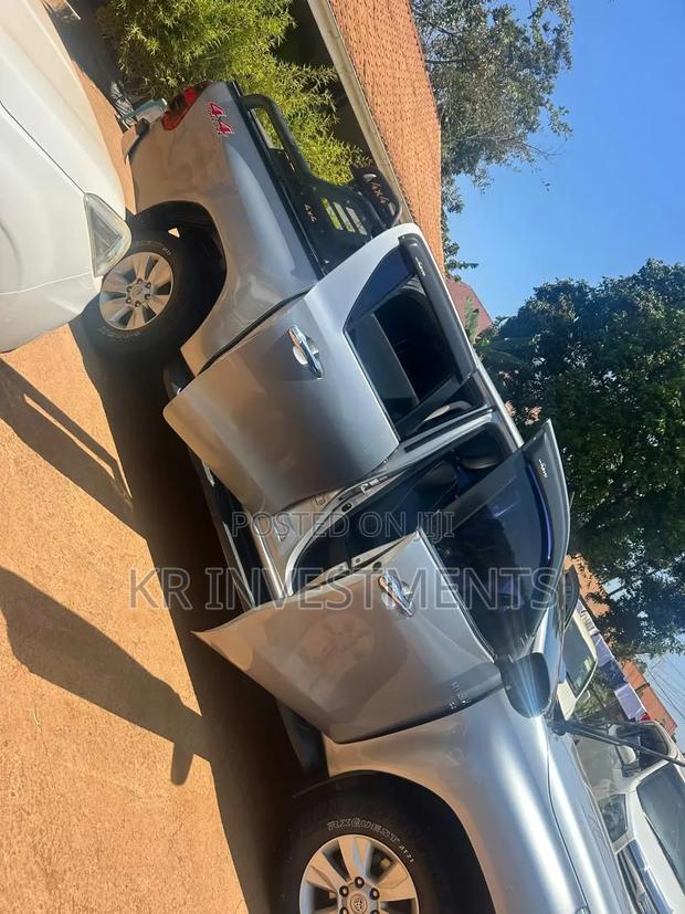 Toyota Hilux Revo Double Cab Deisel 2.4 AWD 2018 Silver