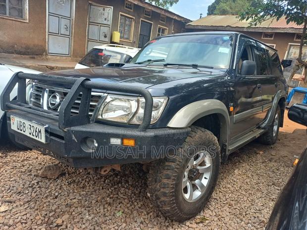 Nissan Patrol 2004 Blue