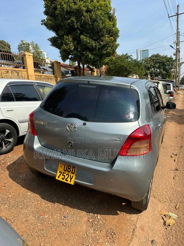 Toyota Vitz 2005 Gray