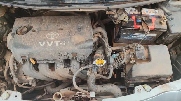 Toyota Vitz 2005 Gray