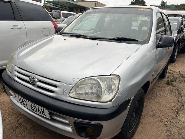 Toyota Raum 1998 Silver